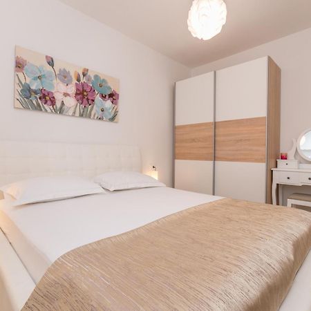Apartmani Bonaca - 10M To The Sea Grebaštica Esterno foto