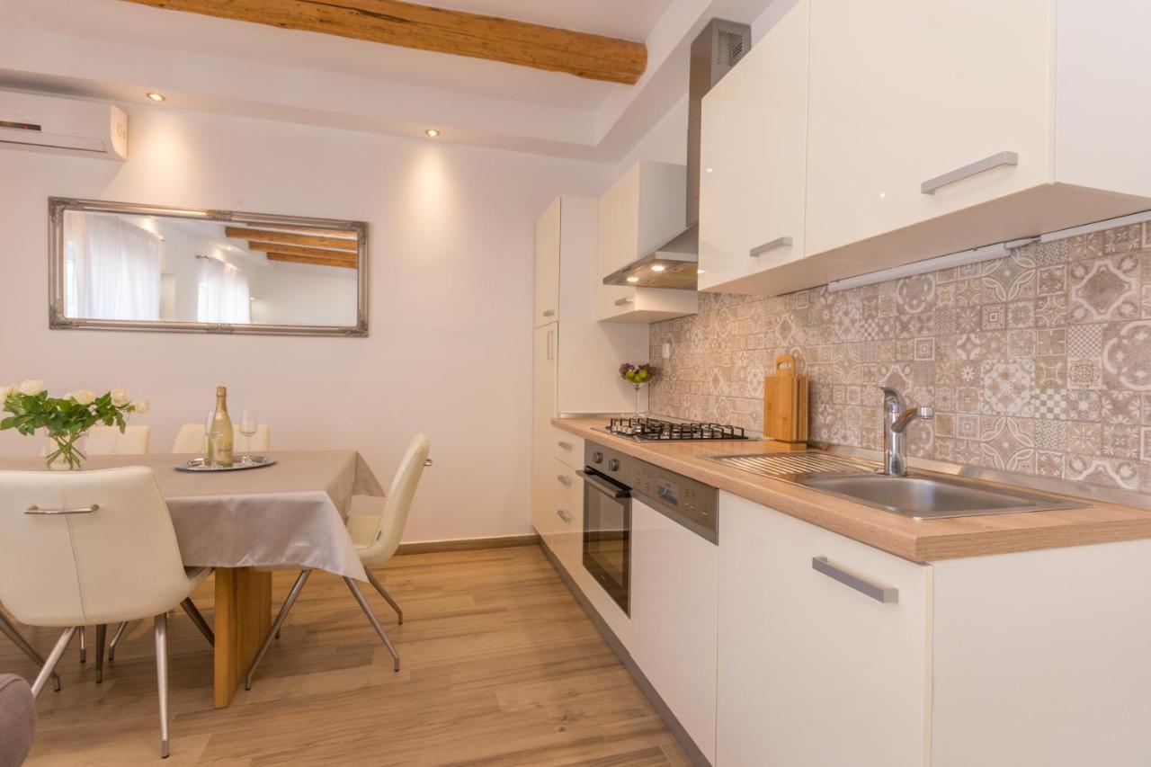 Apartmani Bonaca - 10M To The Sea Grebaštica Esterno foto