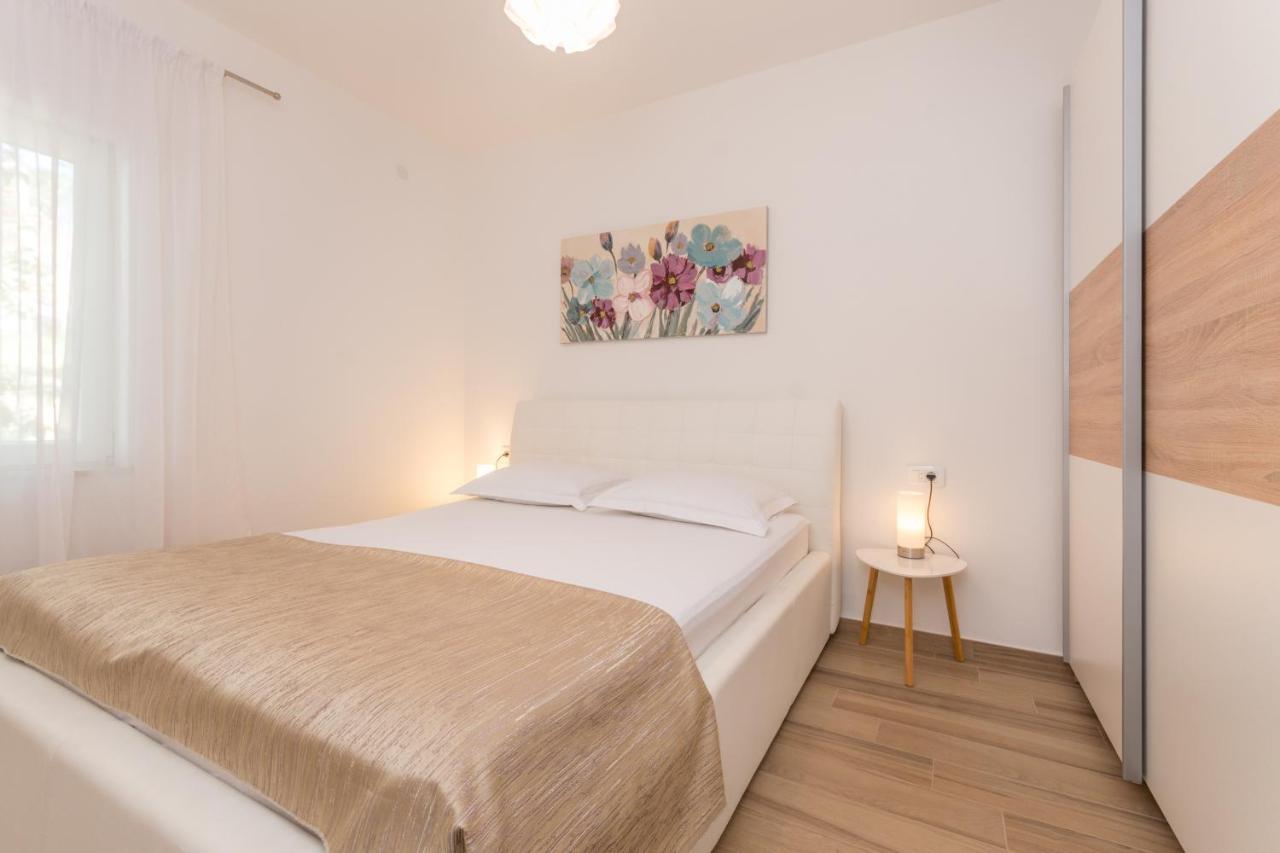 Apartmani Bonaca - 10M To The Sea Grebaštica Esterno foto
