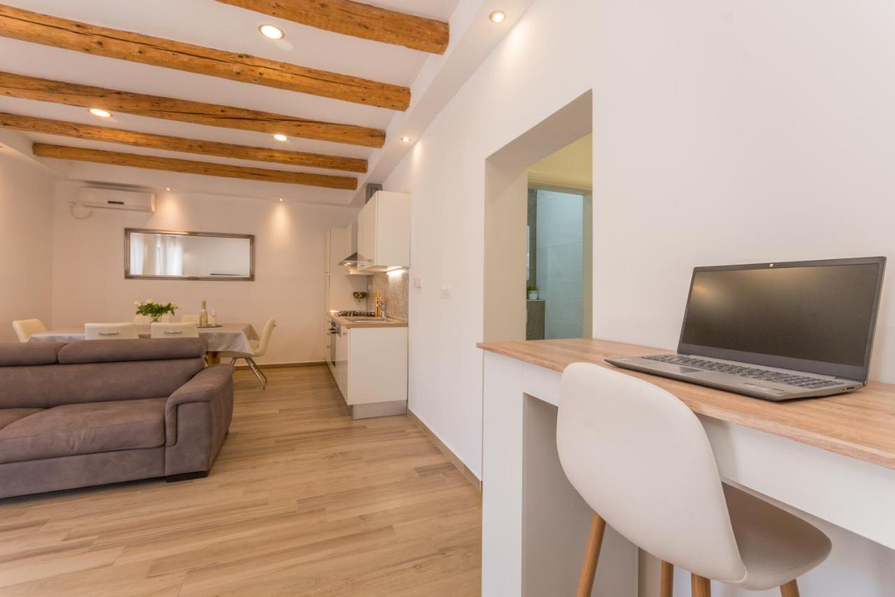 Apartmani Bonaca - 10M To The Sea Grebaštica Esterno foto