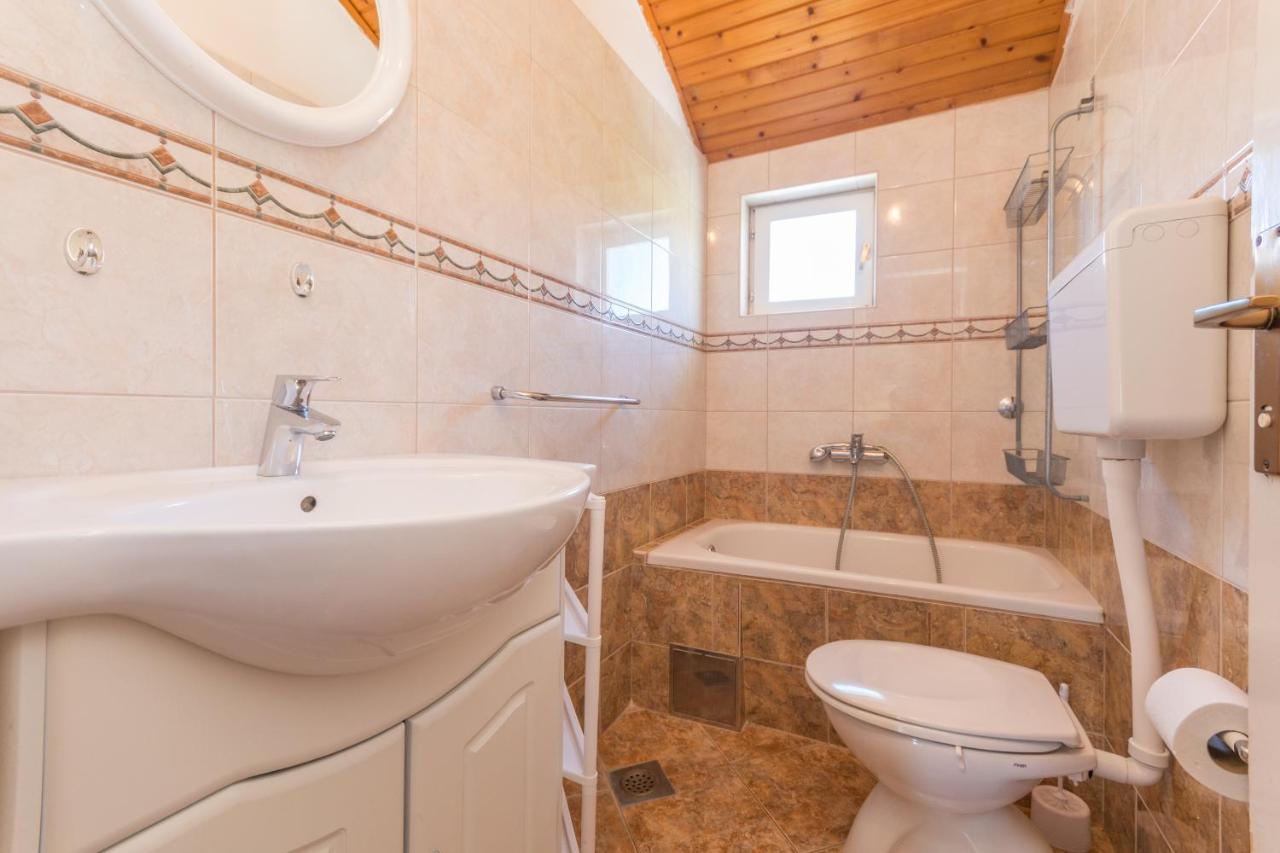 Apartmani Bonaca - 10M To The Sea Grebaštica Esterno foto
